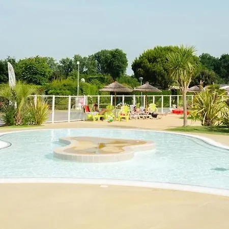 K253 Emplacement Luxe Aux Charmettes 4* Camping